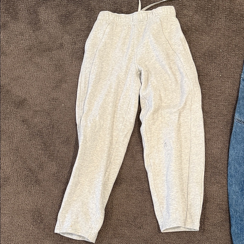 Lululemon Athletica Light Gray barrel Joggers size XS